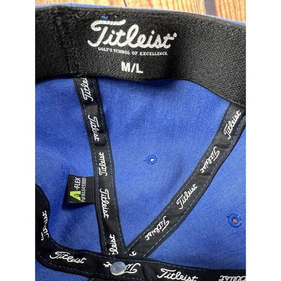 Titleist Golf Hat Mens M/ L Blue Stretch Fitted Cap Green Embroidered Logo - Picture 6 of 6